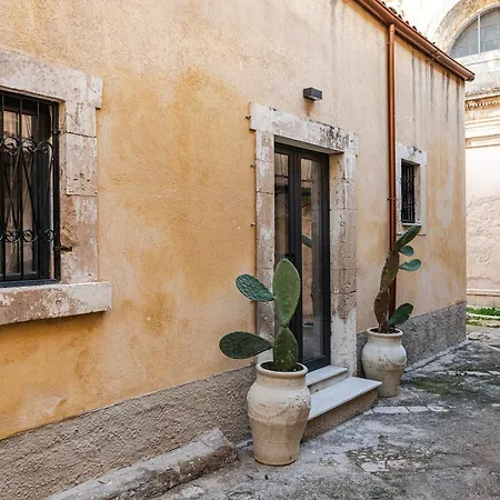 Nido Di With 2 Bedrooms, Historical Center Apartment Noto